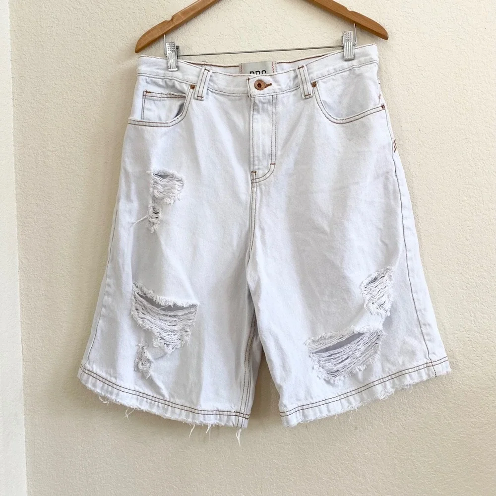 BDG Urban Outfitters Womens White Distressed Baggy Denim Jorts Shorts Size 32